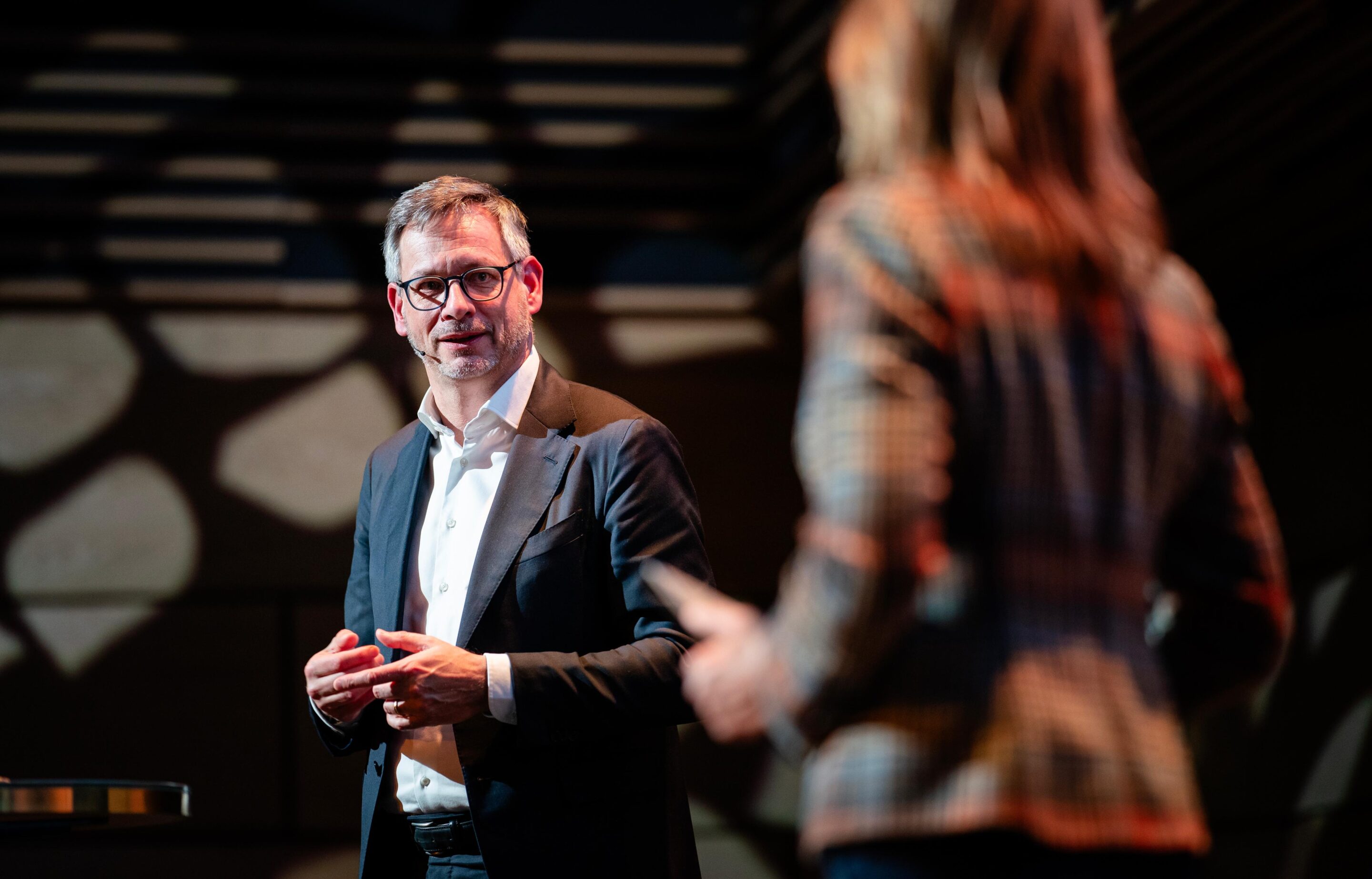 Joep de Groot met Lea in gesprek