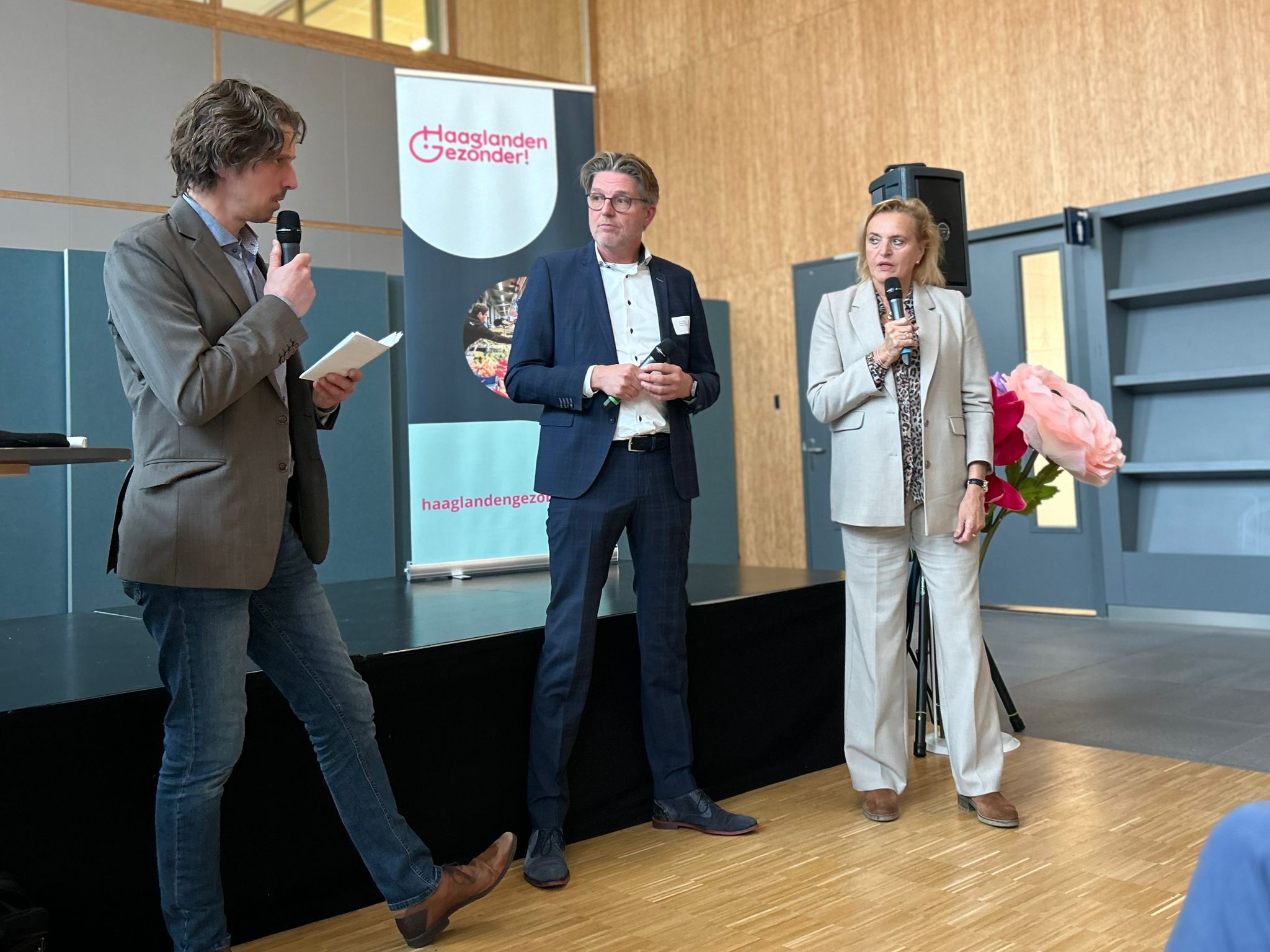 Dagvoorzitter Laurens de Groot in gesprek met Richard Prins en Noor Pelger